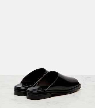 Pantoletten Emi aus Lackleder | The Row