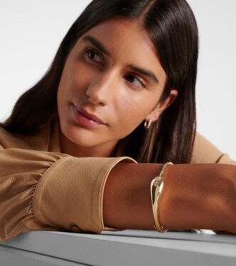 Armreif Water Droplet aus 14kt Gelbgold mit Diamant | Mateo