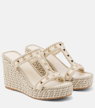 Sandalias Rockstud de piel con cuña | Valentino Garavani
