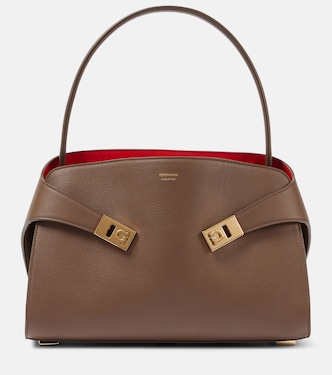 Hug Medium leather shoulder bag | Ferragamo