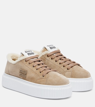 Plateau-Sneakers aus Veloursleder mit Shearling | Miu Miu
