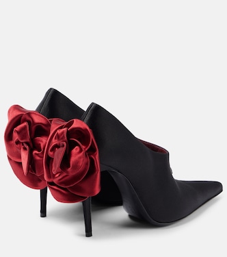 Pumps in raso con applicazione floreale | Magda Butrym