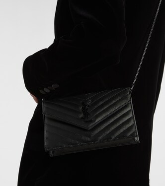 Cassandre Envelope Small leather wallet on chain | Saint Laurent