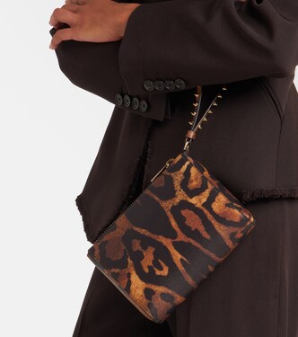 حقيبة باوتش من الجلد بطبعات الفهد Cabata Small | Christian Louboutin