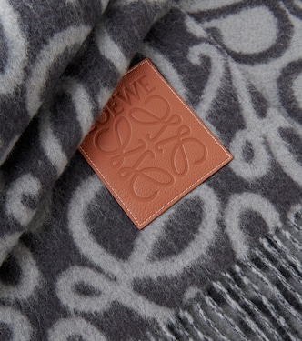Anagram blanket | Loewe