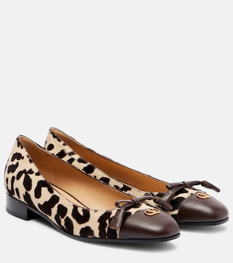 Valet Du Roi 25 calf hair and leather pumps | Valentino Garavani