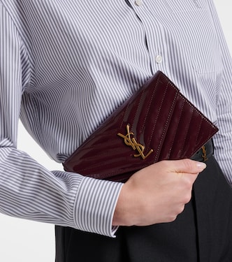 Portefeuille à chaîne Cassandre Envelope en cuir | Saint Laurent