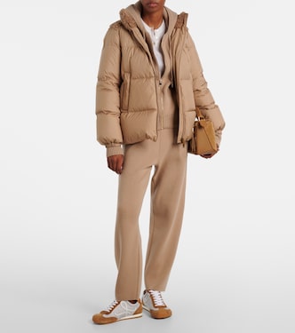 جاكيت محشوة بريش الإوز مقلّمة بالفليس Esnaie | Moncler