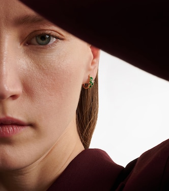 x Wicked  – Boucles d'oreilles Emerald City en or 14 ct, émeraudes et diamants | Sydney Evan