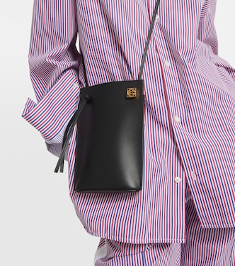 Etui mit Riemen Dice Pocket aus Leder | Loewe