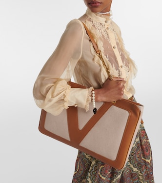 Viva Superstar Large canvas tote bag | Valentino Garavani