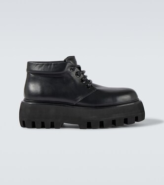 Schnürstiefel Sofa aus Leder | McQueen