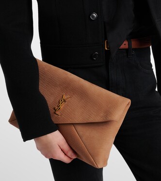 Pochette Cassandre Envelope Large en cuir | Saint Laurent