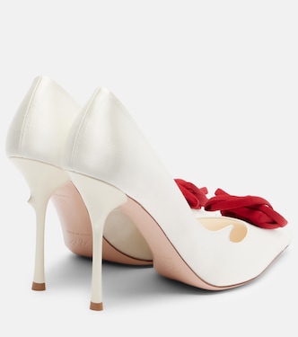 حذاء من الساتان مع تزيين بالورود Epine Rose 100 | Roger Vivier