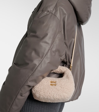 Borsa a spalla Wander Mini in shearling | Miu Miu