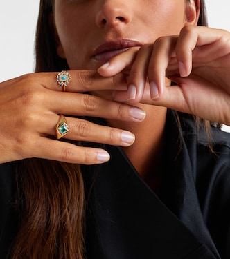 Signet Mini 18kt gold ring with emerald and diamonds | Suzanne Kalan