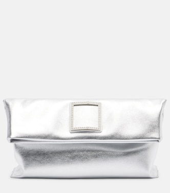 Clutch Trompette de piel metalizada | Roger Vivier