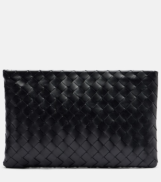 Intrecciato Medium leather pouch | Bottega Veneta