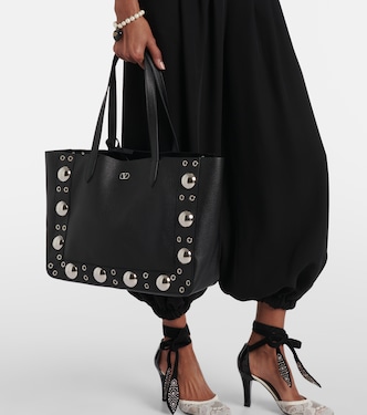 Cabas Nellcôte Medium en cuir à clous | Valentino Garavani