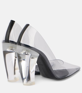 حذاء من مادة الـ 110PVC      | Victoria Beckham