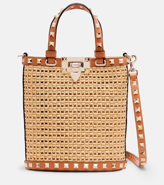 Secchiello Rockstud Mini effetto rafia | Valentino Garavani