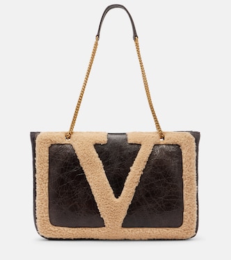 Viva Superstar Medium leather tote bag | Valentino Garavani
