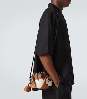 Paula’s Ibiza – Pochette Tiger en cuir | Loewe