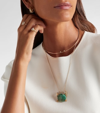 Crabe Coquillage 9kt gold pendant necklace with malachite and diamonds | Yvonne Léon
