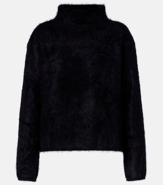Cashmere sweater | Lisa Yang