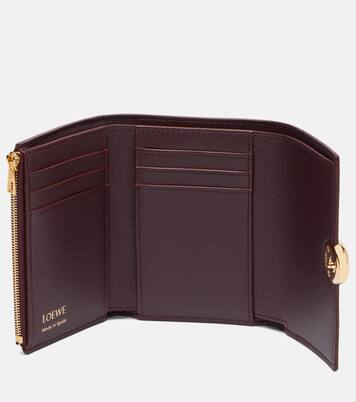 Pebble Small leather wallet | Loewe