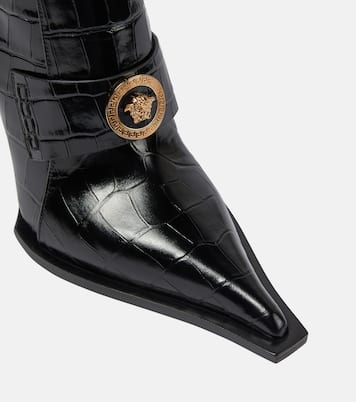 Botas altas de charol grabado | Versace