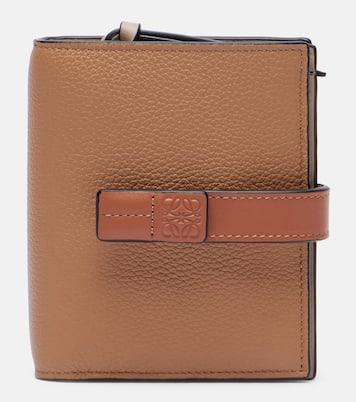 Compact leather wallet | Loewe