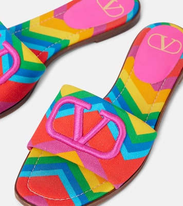 VLogo Chevron 24 canvas slides | Valentino Garavani