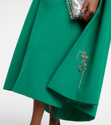 Vestido Rowan Manorel con capa y adornos | Safiyaa