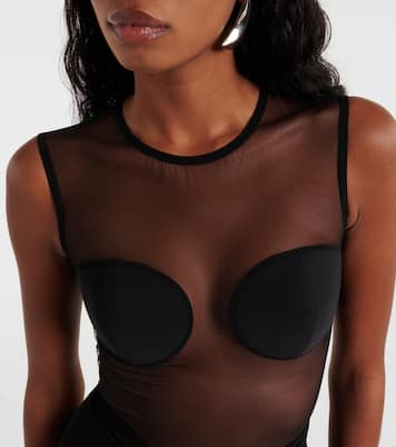 Body in mesh | Nensi Dojaka
