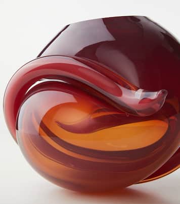 Vase Tension  | Alexa Lixfeld