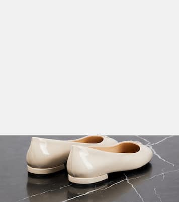 Ballerine in vernice con logo | Prada