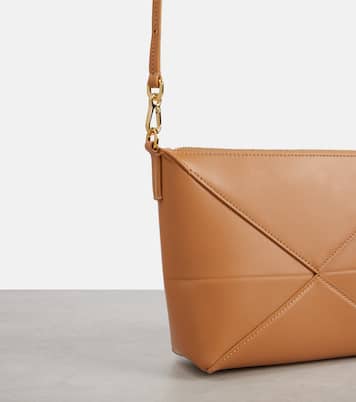 Schultertasche Puzzle Fold aus Leder | Loewe
