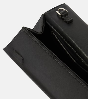 Pochette Superamini Yigit en satin | Amina Muaddi