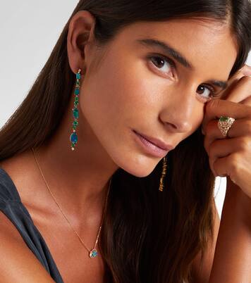 Ohrringe aus 18kt Gelbgold mit Diamanten, Smaragden und Opal | Suzanne Kalan