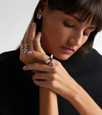 Reign Supreme 18kt white gold ring with sapphire and diamonds | Yeprem