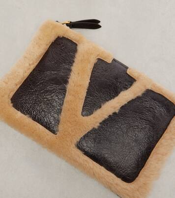 Clutch Viva Superstar Medium aus Leder | Valentino Garavani