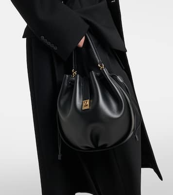 Hug leather bucket bag | Ferragamo