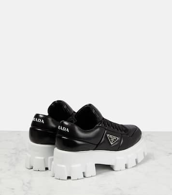 Sneakers in nappa imbottita con platform | Prada