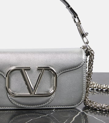 Schultertasche Locò Small aus Metallic-Leder | Valentino Garavani