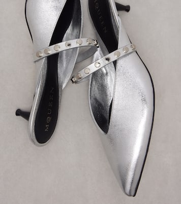Verzierte Pantoletten aus Metallic-Leder | McQueen