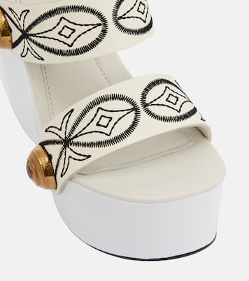 Sandali con zeppa in pelle con ricamo | Pucci