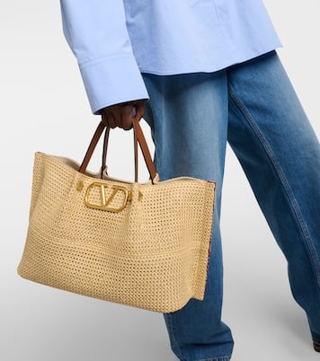 Tote VLogo Signature Medium | Valentino Garavani