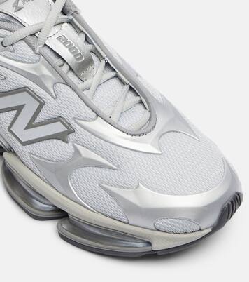 2000 sneakers | New Balance