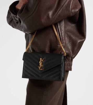 Cassandre Envelope Small leather wallet on chain | Saint Laurent